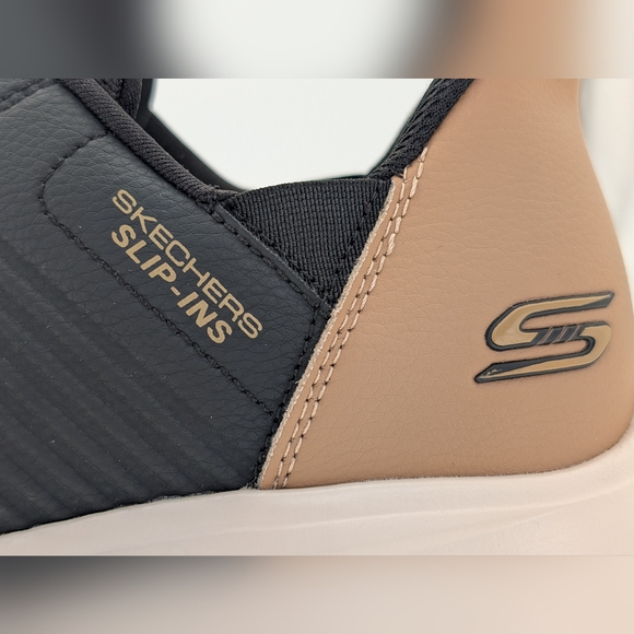 BOBS By Skechers™ Sz 12 Hands Free Slip-On Blk Sneaker Comfort Sole Heel Pillow - Picture 8 of 17